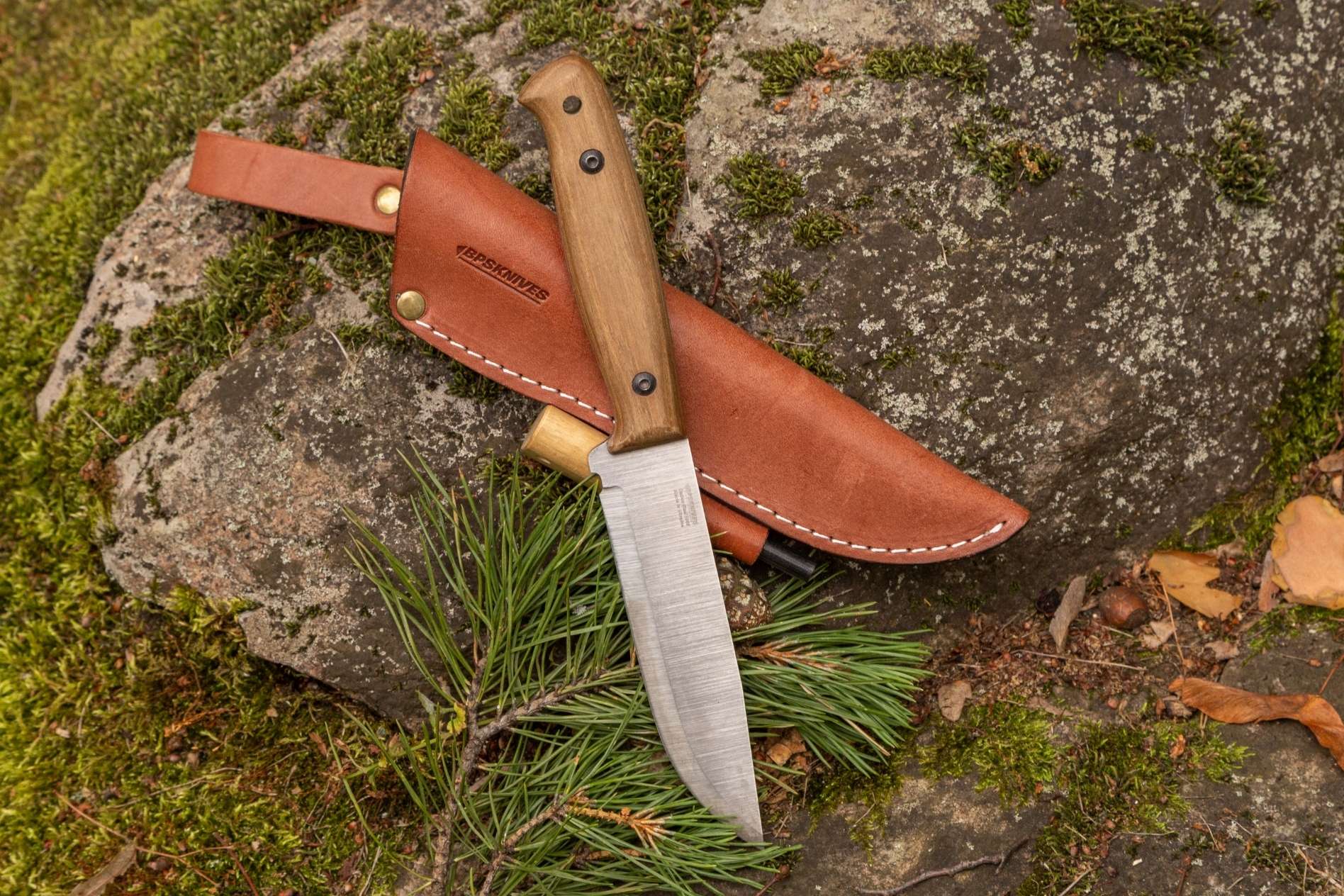 Good knives for camping with carbon steel