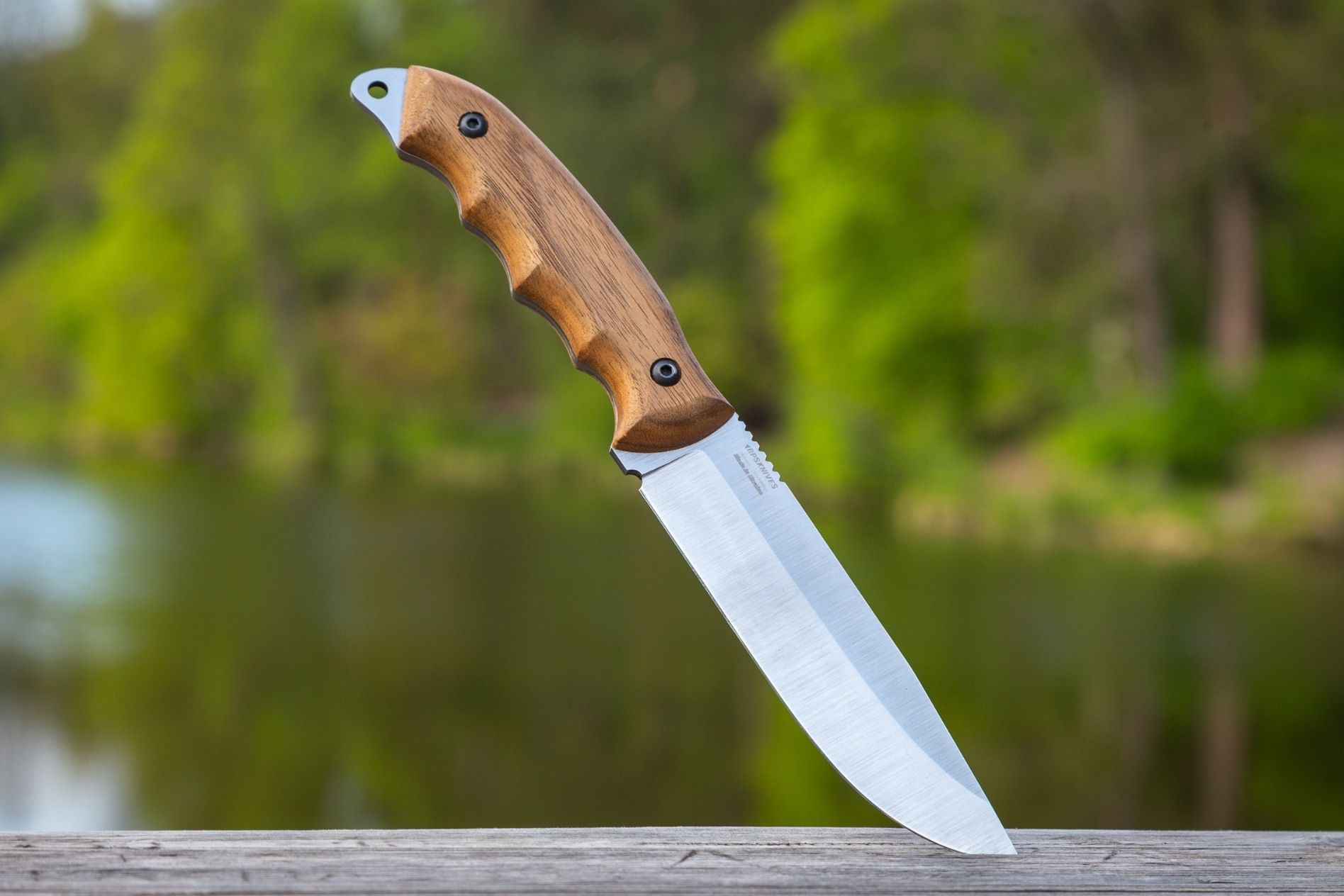 camping knife with full tang