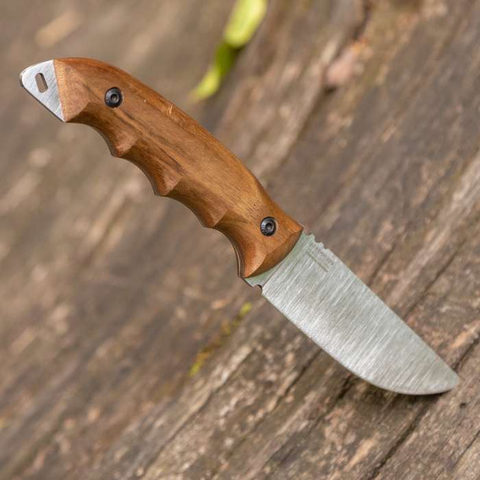 The Impact of Blade Type on Knife Performance: Plain, Serrated, and Combo Edges