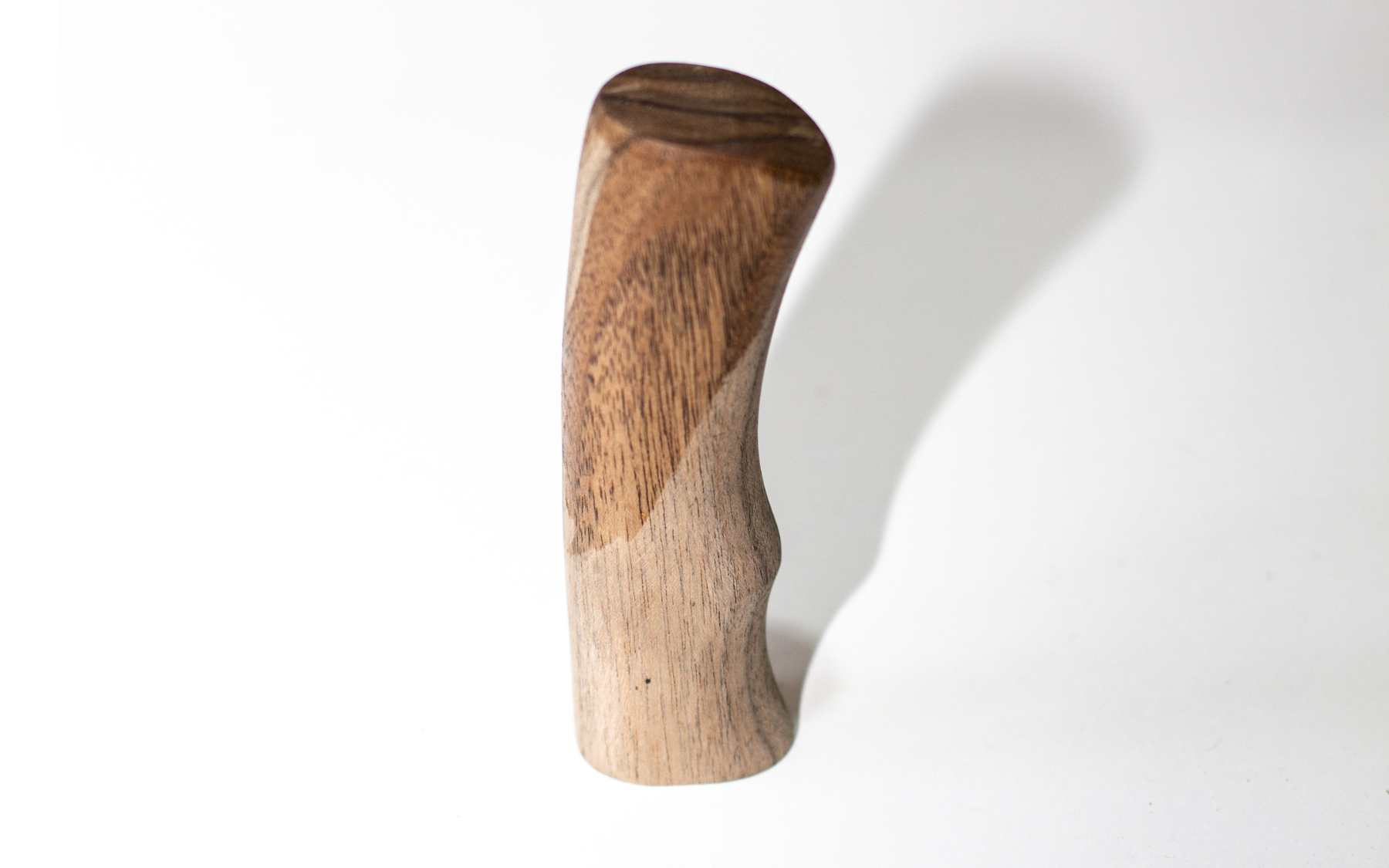 Applying oil to the knife handle