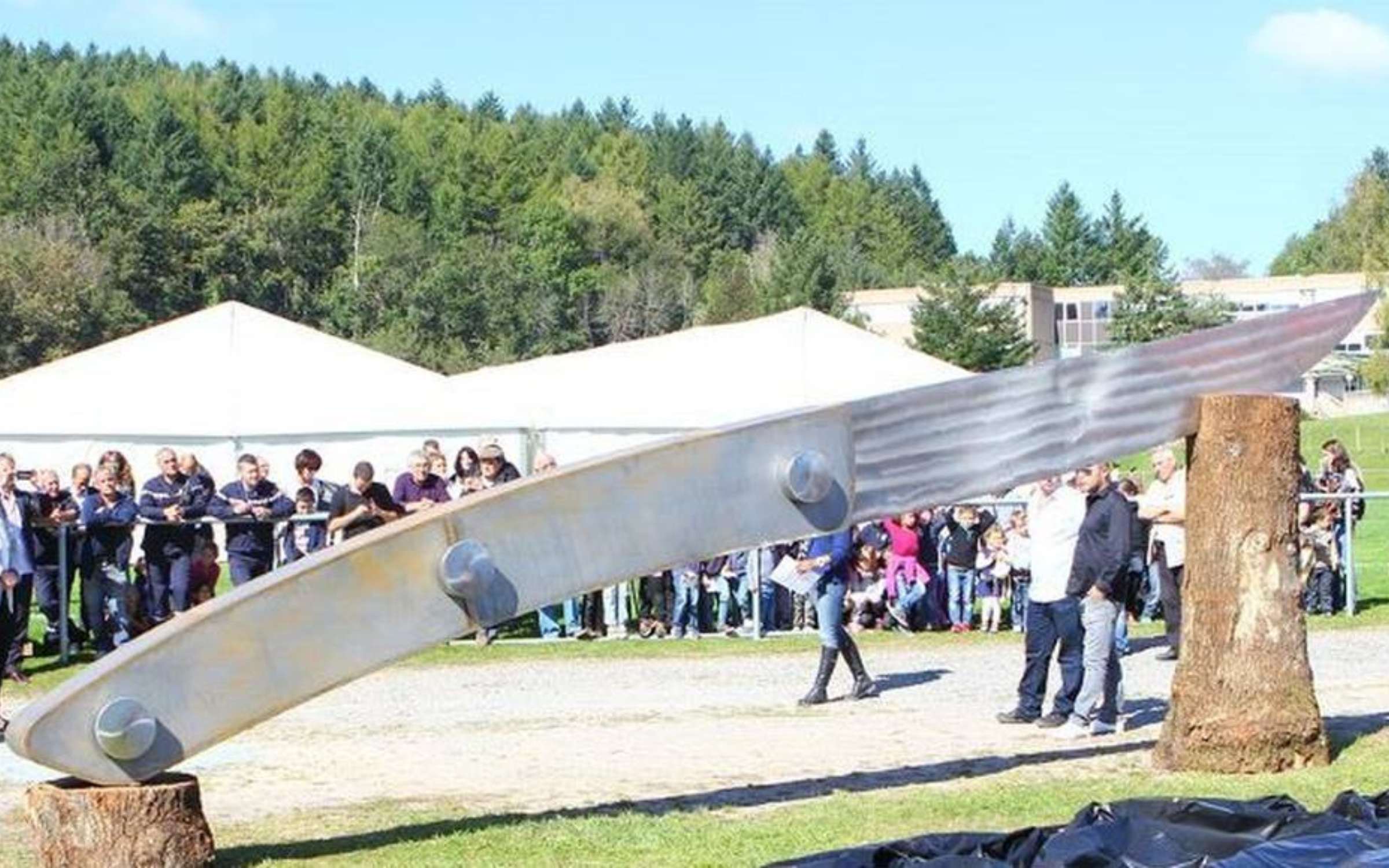 Largest automatic knives 